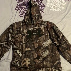 XL Under Armour camo hoodie. Lightly used.